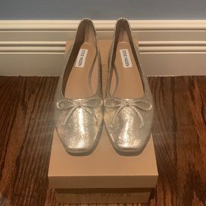 Gold ballet flats, brand new never worn